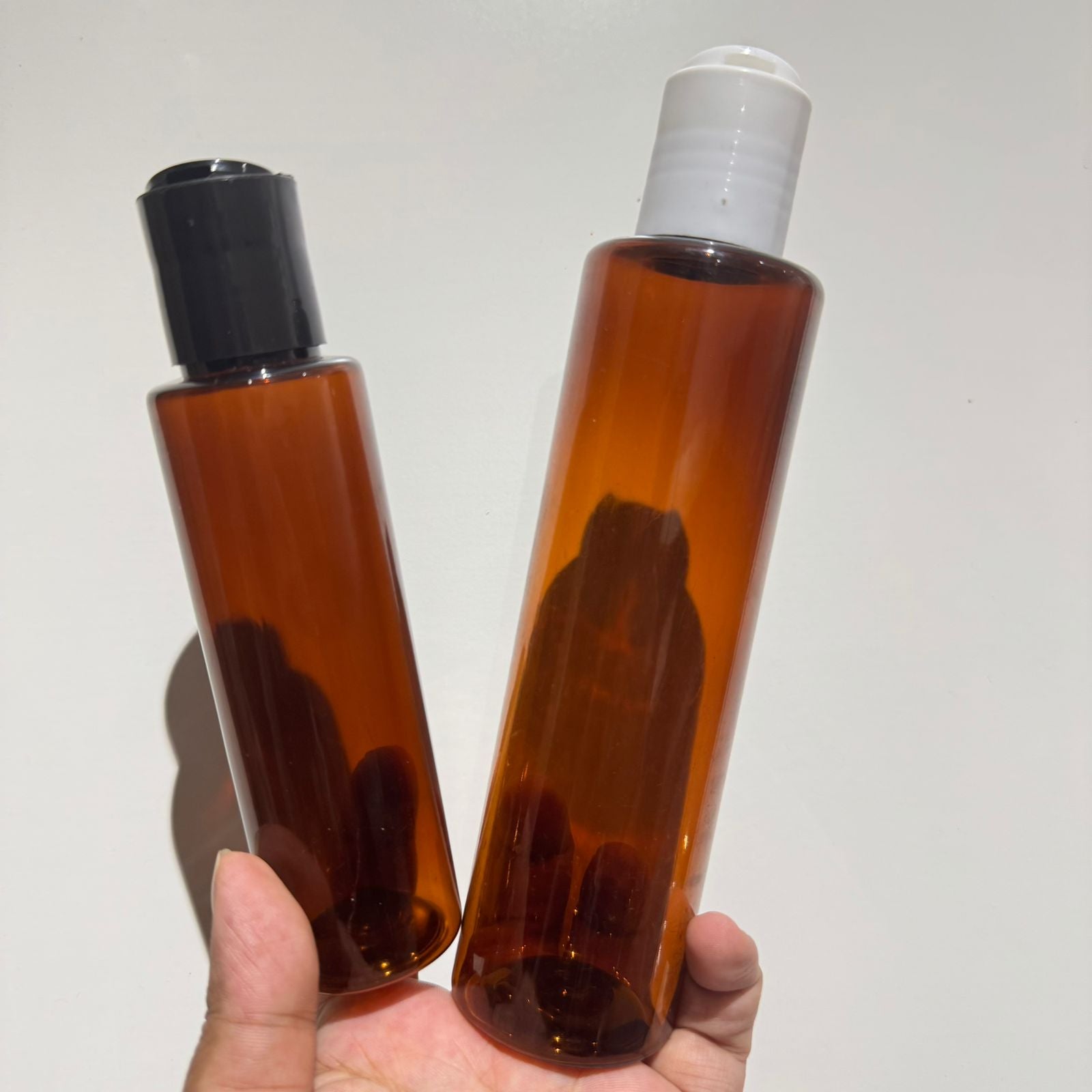 Cosmetic Sleek Pet Bottle + Disc Cap - White, Black (100ml/ 200ml)