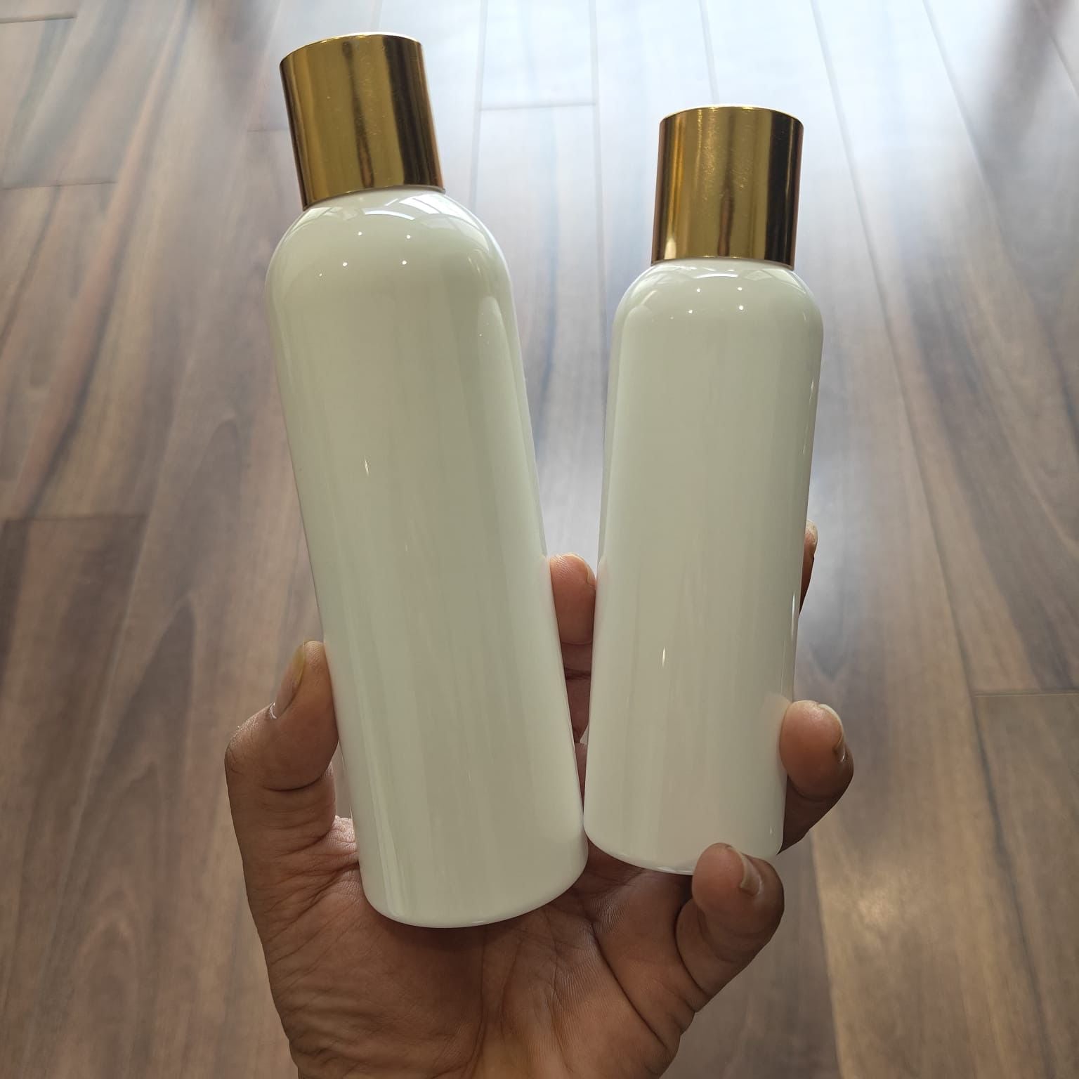 100ml–200ml Long Boston White Bottle with Gold Screw Cap