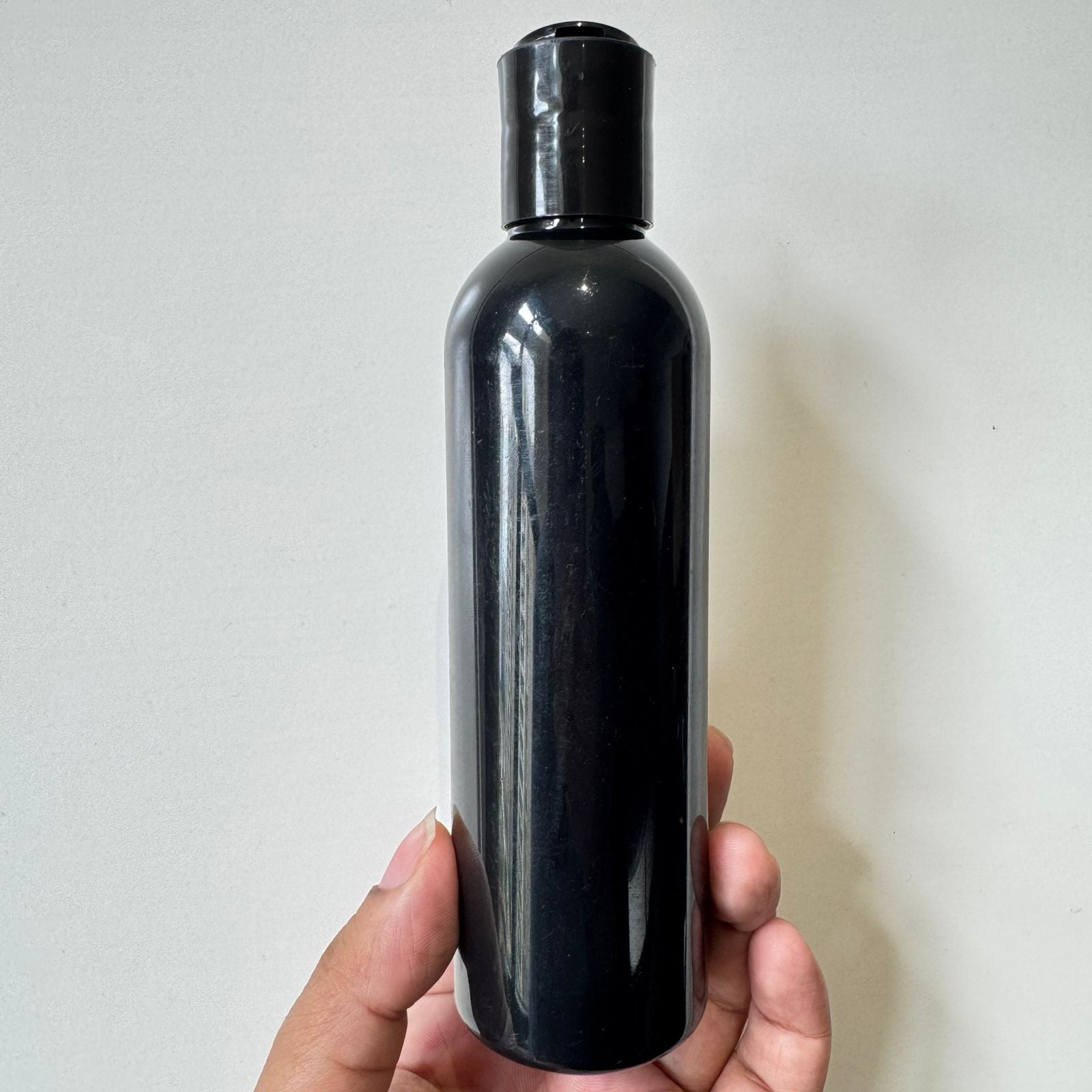 Cosmetic Boston Pet Bottle + Disc Cap - White, Black (200ml)