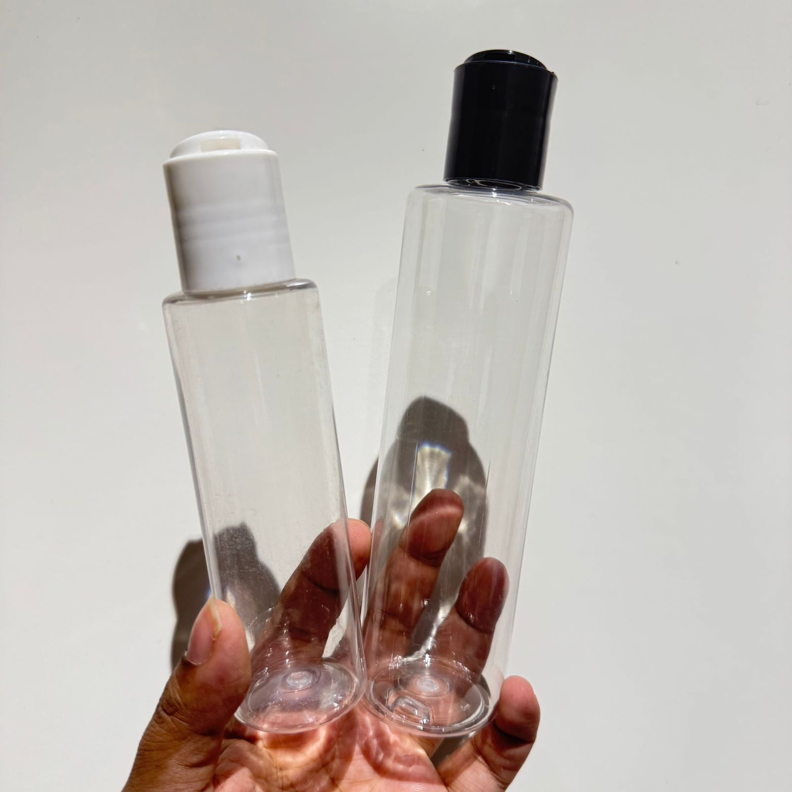 Cosmetic Sleek Pet Bottle + Disc Cap - White, Black (100ml/ 200ml)