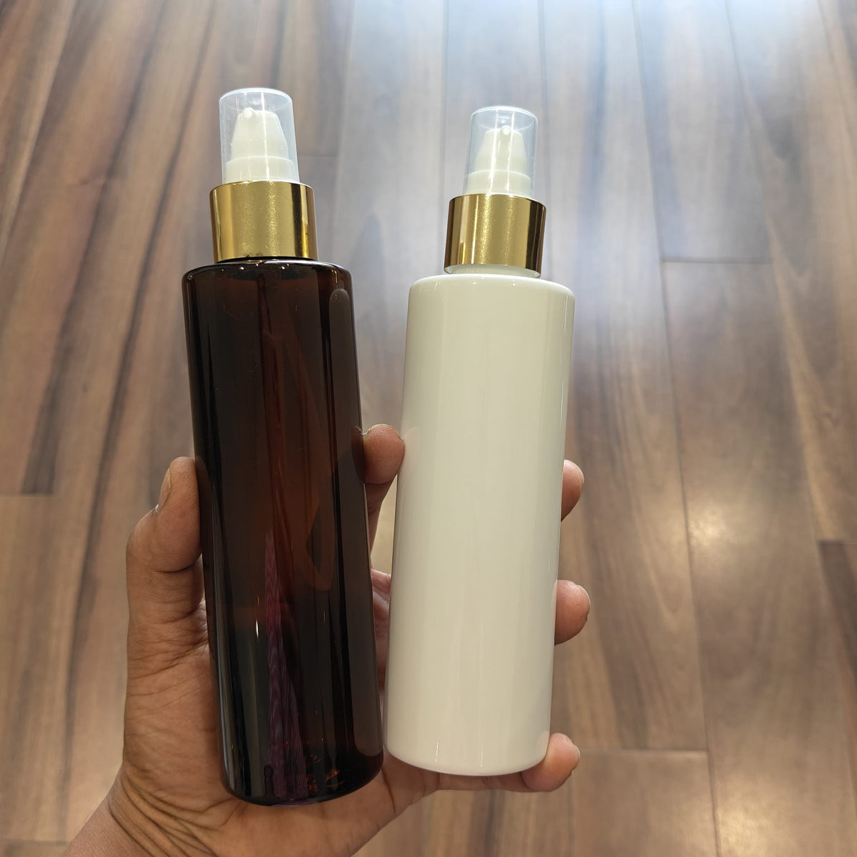 200ml Sleek PET Bottle with Gold/Silver Neck Serum Pump