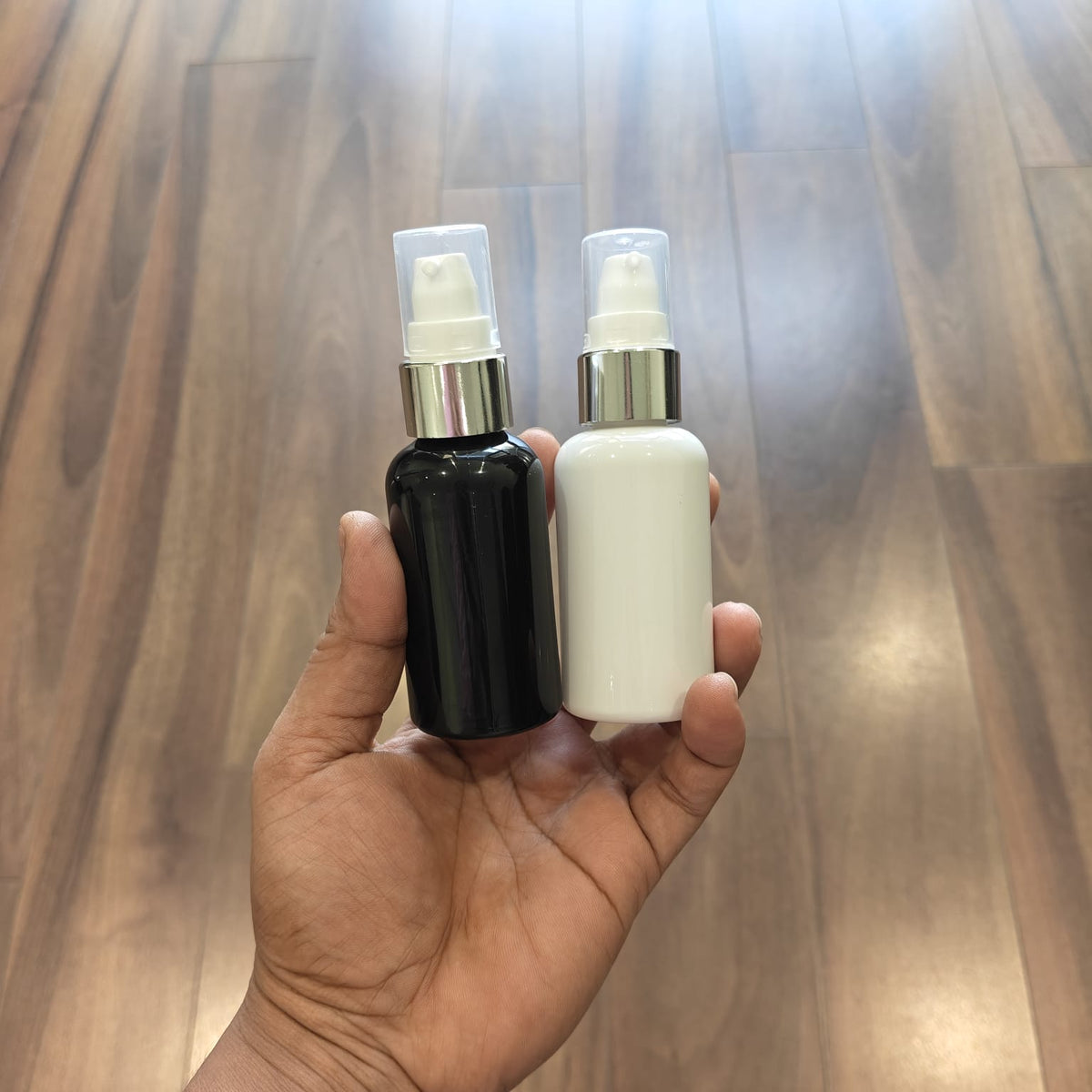 60ml Short Boston PET Bottle with Gold/Silver Serum Pump