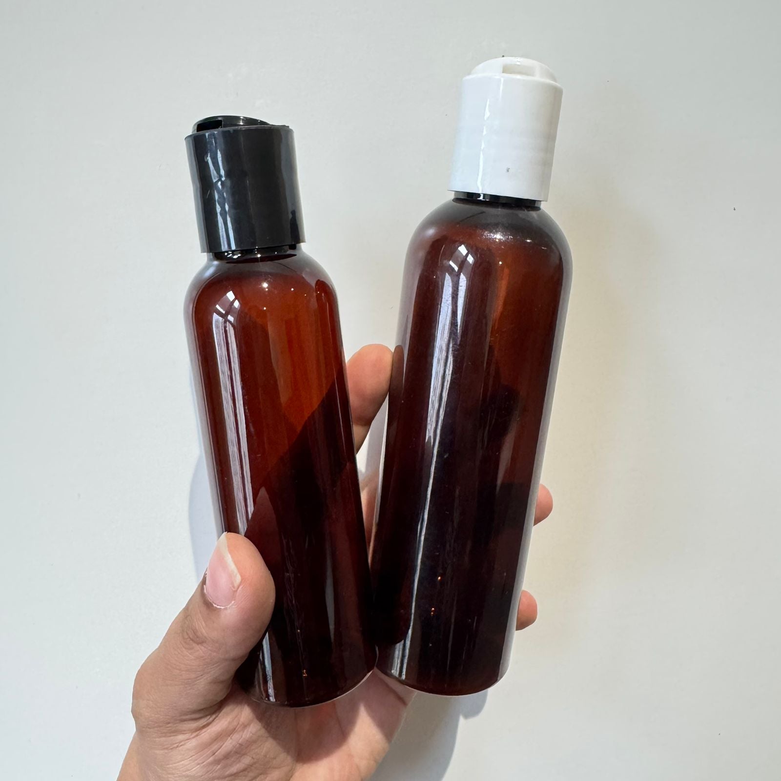 Cosmetic Boston Round Pet Bottle + Disc Cap - White, Black (100ml/ 200ml)