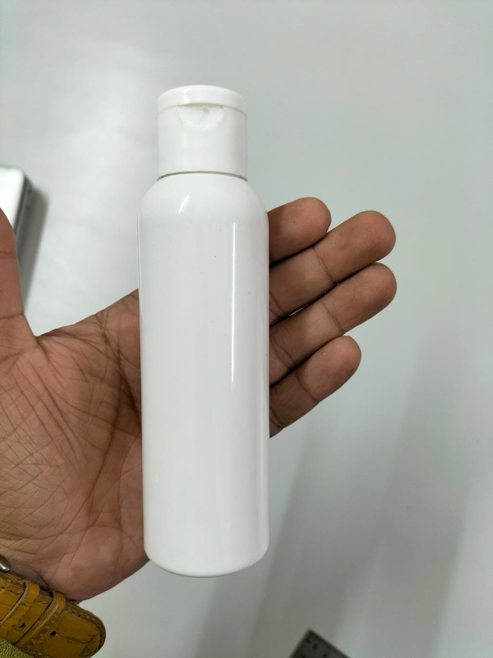 Cosmetic Boston Round Pet Bottle with Flip Top Cap - White (100ml)